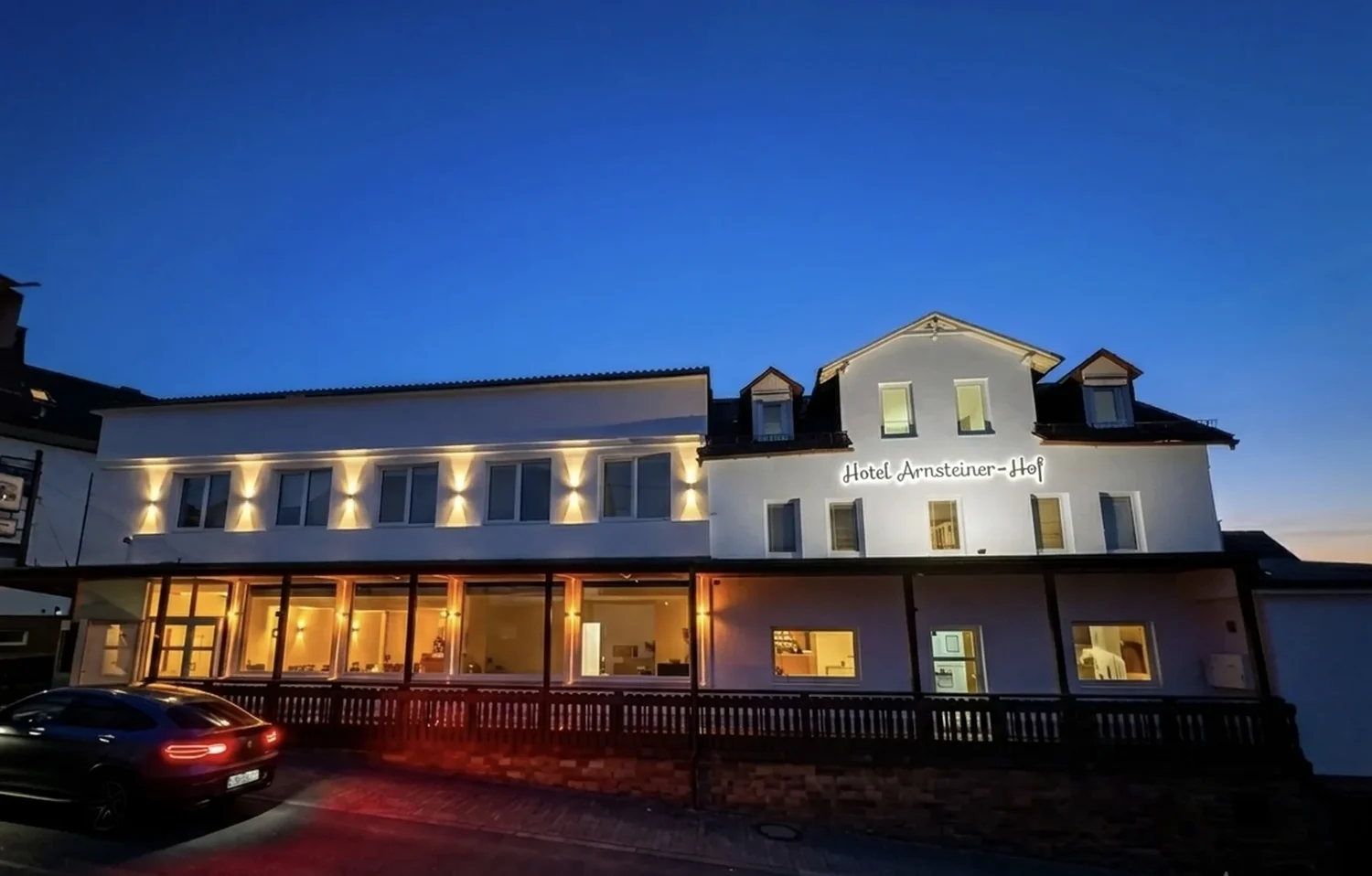 Arnsteiner Hof am Abend